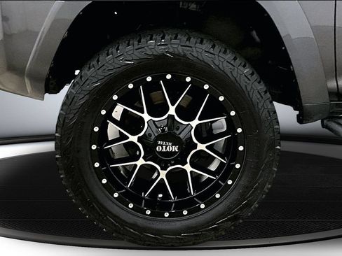 Used 2018 Toyota 4Runner TRD Off-Road AWD/4WD image 32