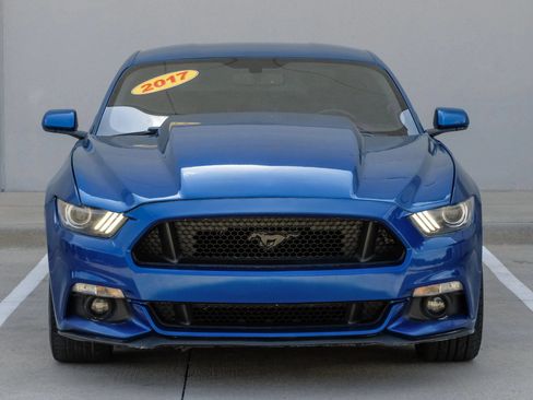 Used 2017 Ford Mustang GT w/ Black Accent Package RWD image 5