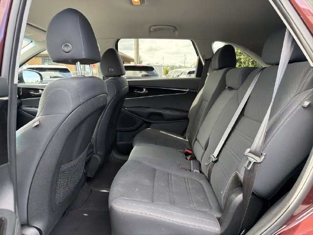 Used 2020 Kia Sorento LX w/ LX I4 Convenience Package AWD/4WD image 12