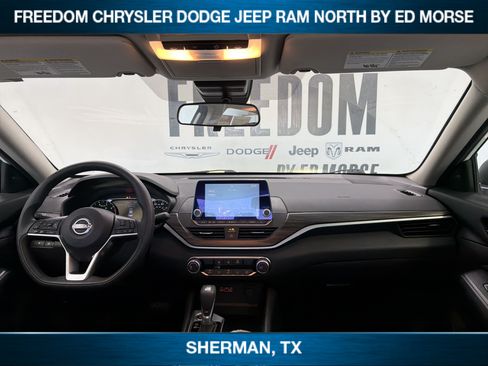 Used 2024 Nissan Altima 2.5 SV AWD/4WD image 10