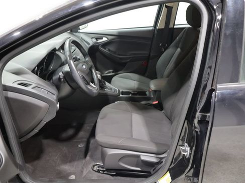 Used 2017 Ford Focus SE w/ Cold Weather Package FWD image 10