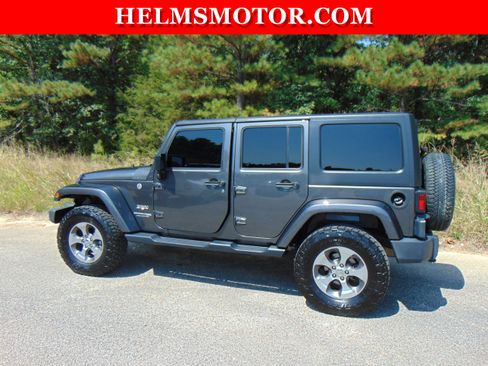 Used 2018 Jeep Wrangler Unlimited Sahara w/ Connectivity Group image 4