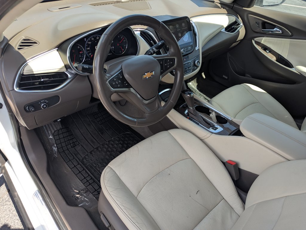Used 2019 Chevrolet Malibu Premier w/ Sun and Wheel Package FWD image 25