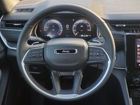 New 2025 Jeep Grand Cherokee L Altitude image 18