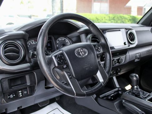 Used 2019 Toyota Tacoma TRD Sport image 15