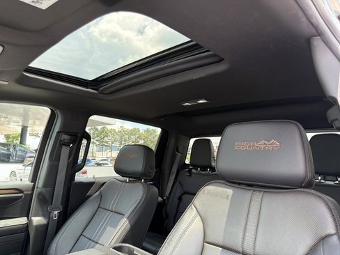 Used 2025 Chevrolet Silverado 1500 High Country w/ High Country Premium Package AWD/4WD image 28