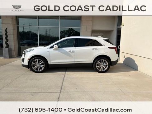 Used 2024 Cadillac XT5 Premium Luxury AWD/4WD image 2