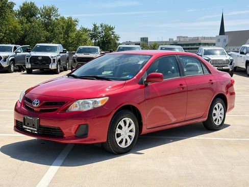 Used 2011 Toyota Corolla LE FWD image 2