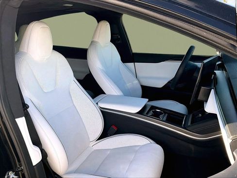 Used 2023 Tesla Model X Plaid image 9