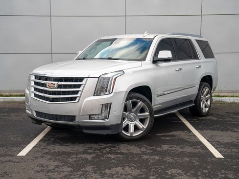 Used 2018 Cadillac Escalade Premium Luxury image 1