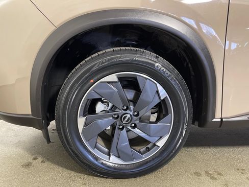 Used 2025 Nissan Rogue SV AWD/4WD image 11