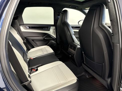 New 2026 Porsche Cayenne GTS image 25