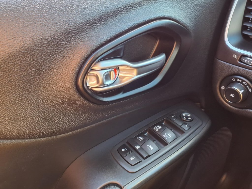 Used 2021 Jeep Cherokee Trailhawk w/ Sun, Sound & Nav Group AWD/4WD image 19