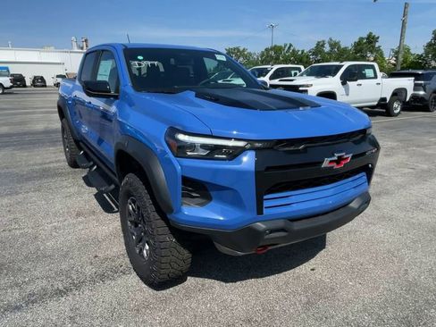 Used 2025 Chevrolet Colorado ZR2 w/ Technology Package image 4