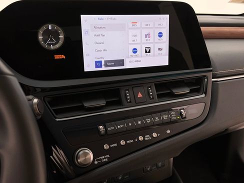 Used 2025 Lexus ES 300h w/ Premium Package image 19