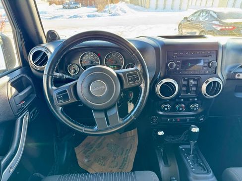 Used 2011 Jeep Wrangler Unlimited Sahara image 10