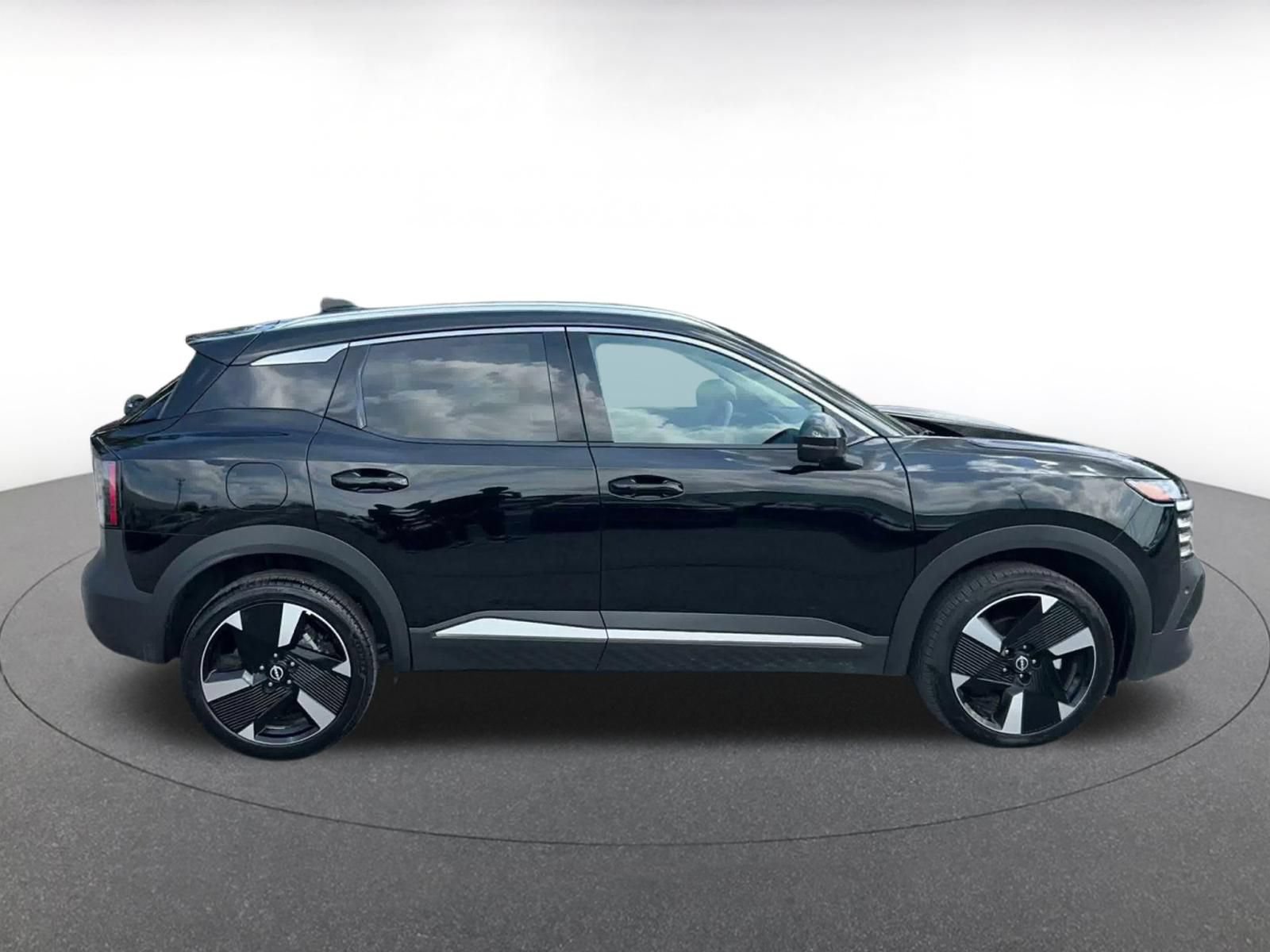 Used 2026 Nissan Kicks SR AWD/4WD image 15