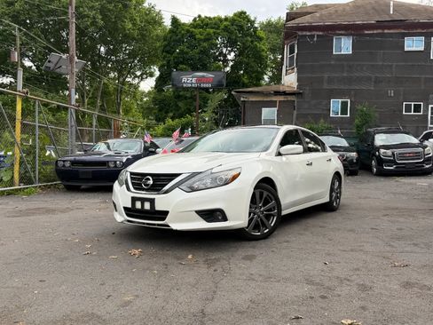 Used 2018 Nissan Altima 2.5 SR w/ SR Special Edition FWD image 2
