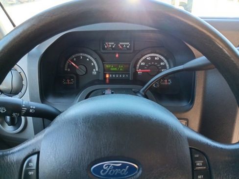Used 2017 Ford E-350 and Econoline 350 Super Duty image 11