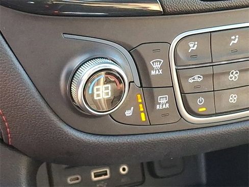 Used 2022 Chevrolet Equinox RS w/ RS Leather Package image 21