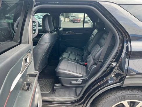 Used 2025 Ford Explorer ST-Line RWD image 18