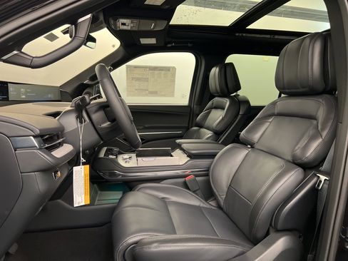 Used 2025 Lincoln Navigator Reserve w/ Jet Appearance Package image 27