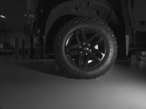 Used 2020 Chevrolet Silverado 1500 LT Trail Boss w/ Midnight Edition image 8