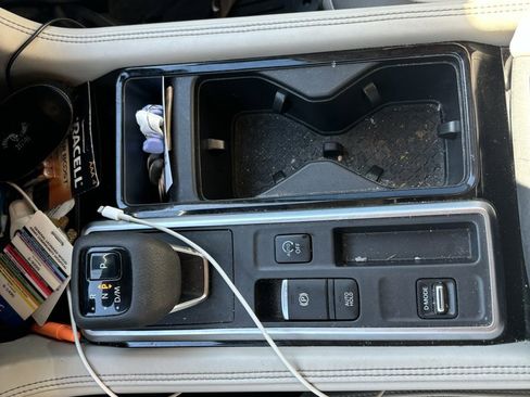 Used 2022 Nissan Pathfinder Platinum w/ Cargo Package image 14