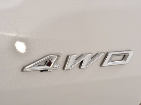 Used 2024 Ford Explorer XLT w/ Equipment Group 202A AWD/4WD image 22