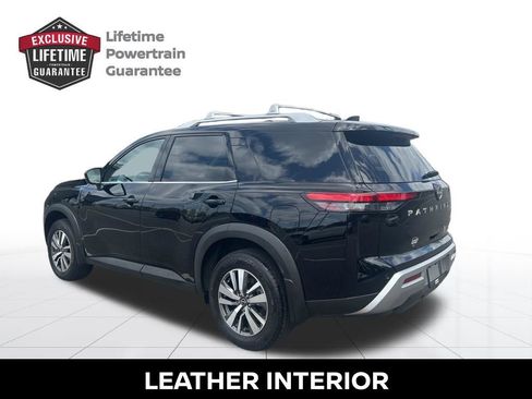 Certified 2025 Nissan Pathfinder SL FWD image 4