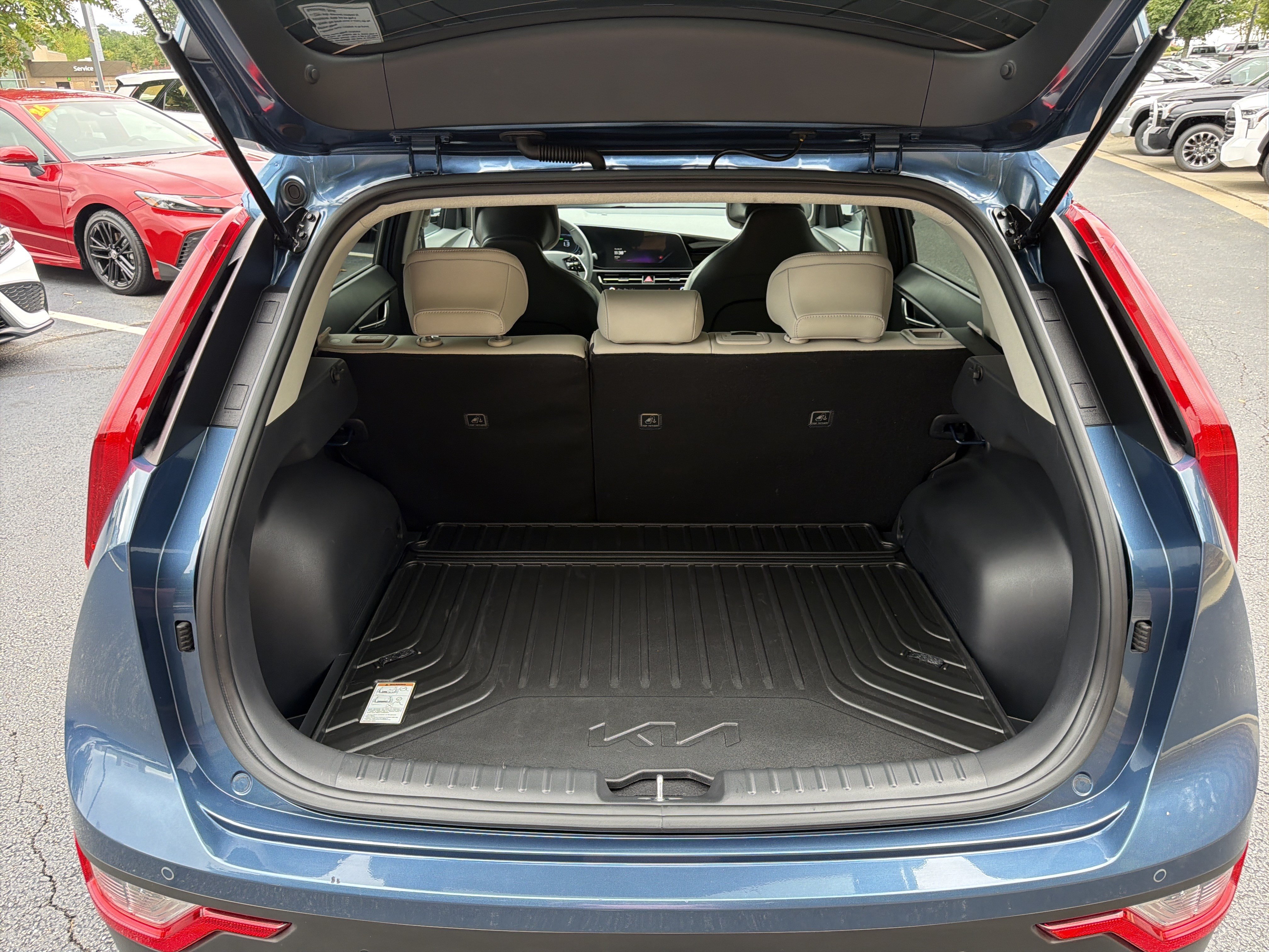 Used 2025 Kia Niro EX FWD image 18