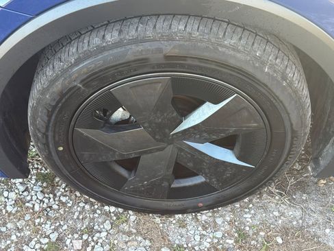 Used 2025 Toyota Prius LE image 30