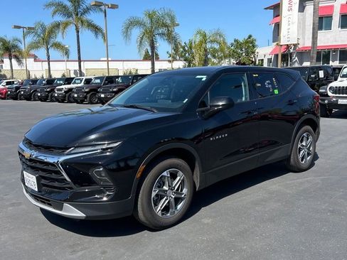Used 2025 Chevrolet Blazer LT image 1