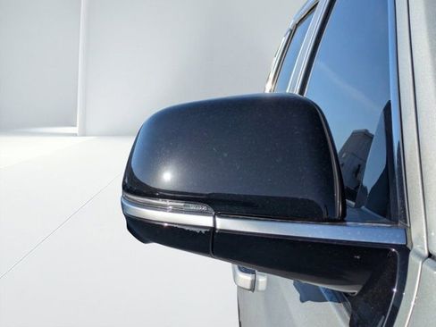 Used 2023 Jeep Grand Wagoneer Series III AWD/4WD image 9
