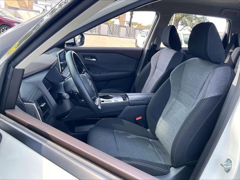 Used 2023 Nissan Rogue SV image 26