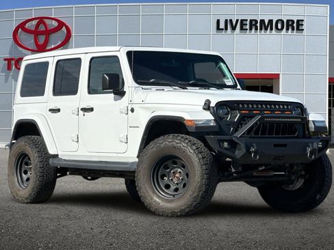 Used 2020 Jeep Wrangler Unlimited Sahara image 2