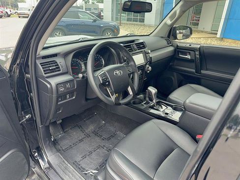 Used 2019 Toyota 4Runner TRD Off-Road Premium AWD/4WD image 10