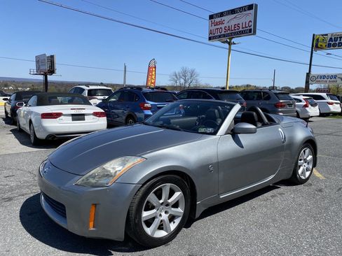 Used 2005 Nissan 350Z Touring image 2