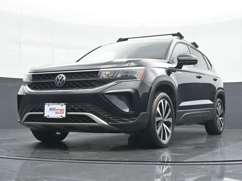 Used 2022 Volkswagen Taos SE image 16