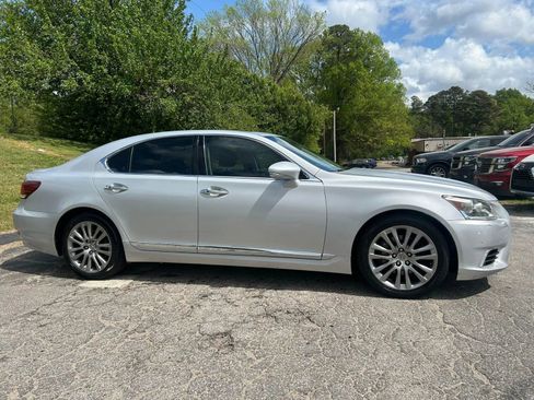 Used 2013 Lexus LS 460 w/ Comfort Pkg RWD image 7