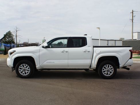 Certified 2025 Toyota Tacoma SR5 image 12