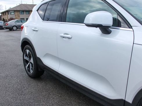 Used 2025 Volvo XC40 B5 Plus image 50