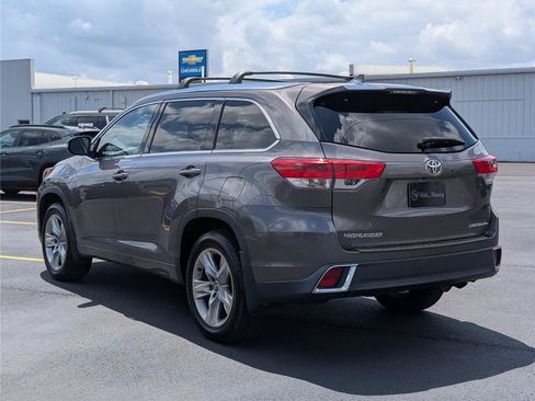 Used 2017 Toyota Highlander Limited AWD/4WD image 3