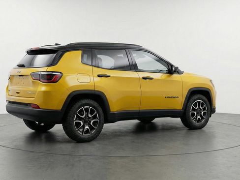 Used 2025 Jeep Compass Trailhawk image 9