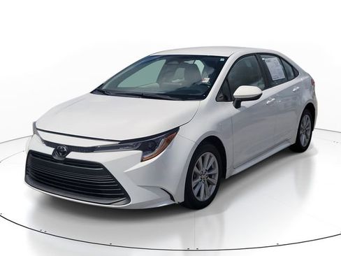 Used 2023 Toyota Corolla LE w/ LE Convenience Package image 2