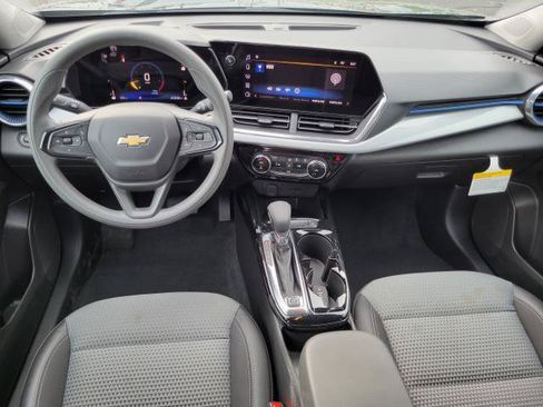 Used 2025 Chevrolet Trax LT FWD image 27