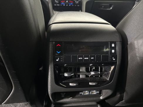 Used 2024 Jeep Grand Cherokee L Limited w/ Luxury Tech Group II AWD/4WD image 24