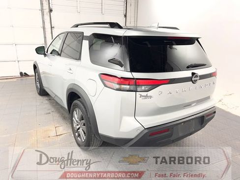 Used 2025 Nissan Pathfinder SV FWD image 7