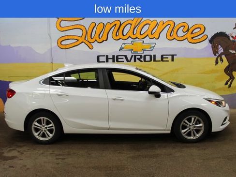 Used 2018 Chevrolet Cruze LT w/ LT Convenience Package FWD image 1
