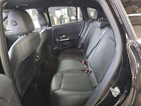 Used 2025 Mercedes-Benz GLA 250 image 14